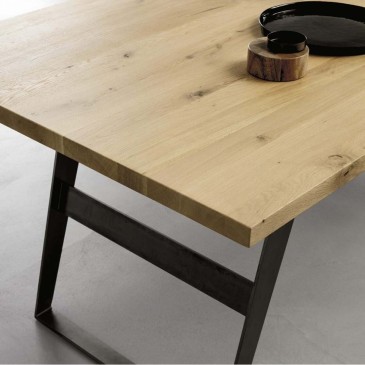 Σιδερένιο τραπέζι σε ξύλο βελανιδιάς Altacorte | kasa-store