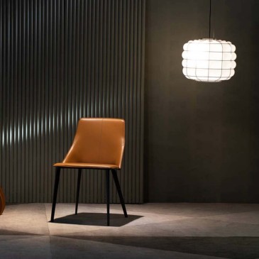 Airnova Aura Chair made of steel and covered in leather