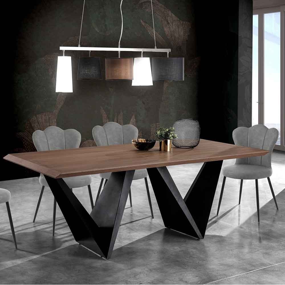 salle à manger avec 4 chaises design