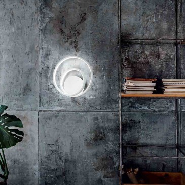 Oz wall lamp by Ideal Lux available in three different finishes
