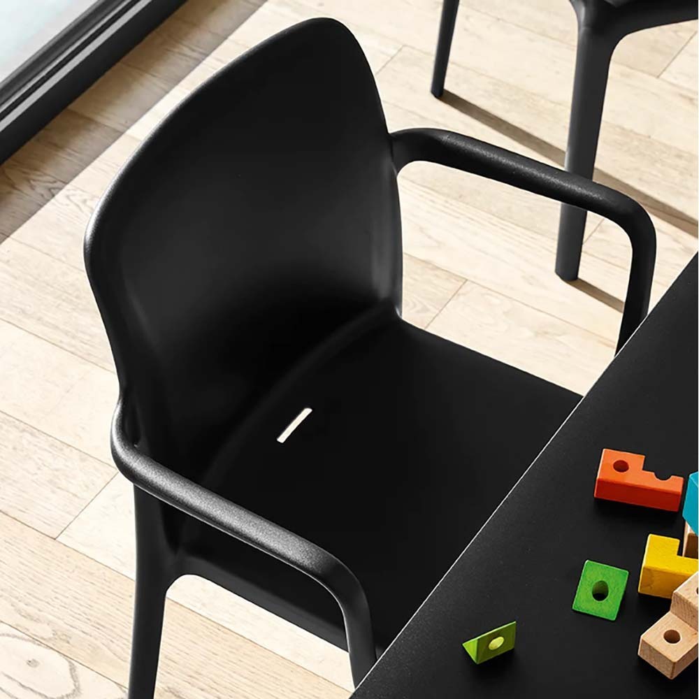 Connubia Bayo moderne og fargerik stol med armlener | kasa-store