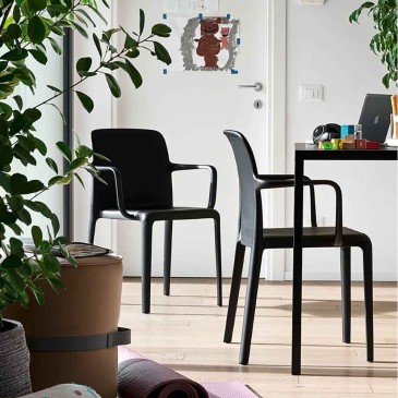Connubia Bayo moderne en kleurrijke stoel met armleuningen | kasa-store