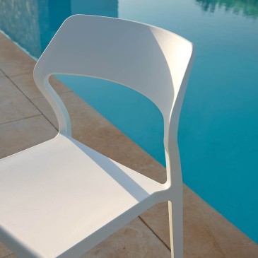 Sandy Set mit 4 Stühlen für den Außen- und Innenbereich aus Polypropylen | kasa-store