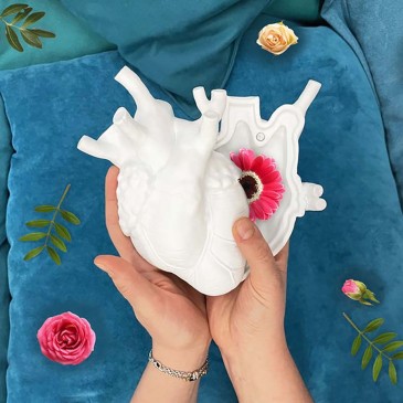 Boîte de rangement en forme de cœur Seletti Love in Bloom fabriquée par Marcantonio