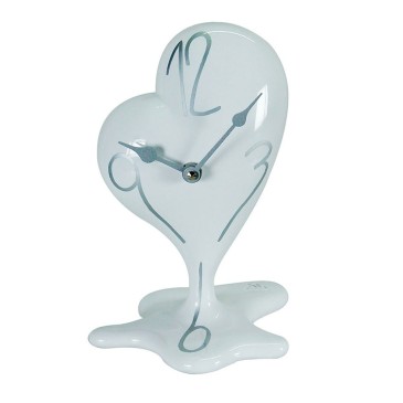 Heart Loose pöytäkello, joka on valmistettu hartsista ja koristeltu käsin
