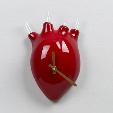 Beats Love wall clock in the shape of a human heart made of resin