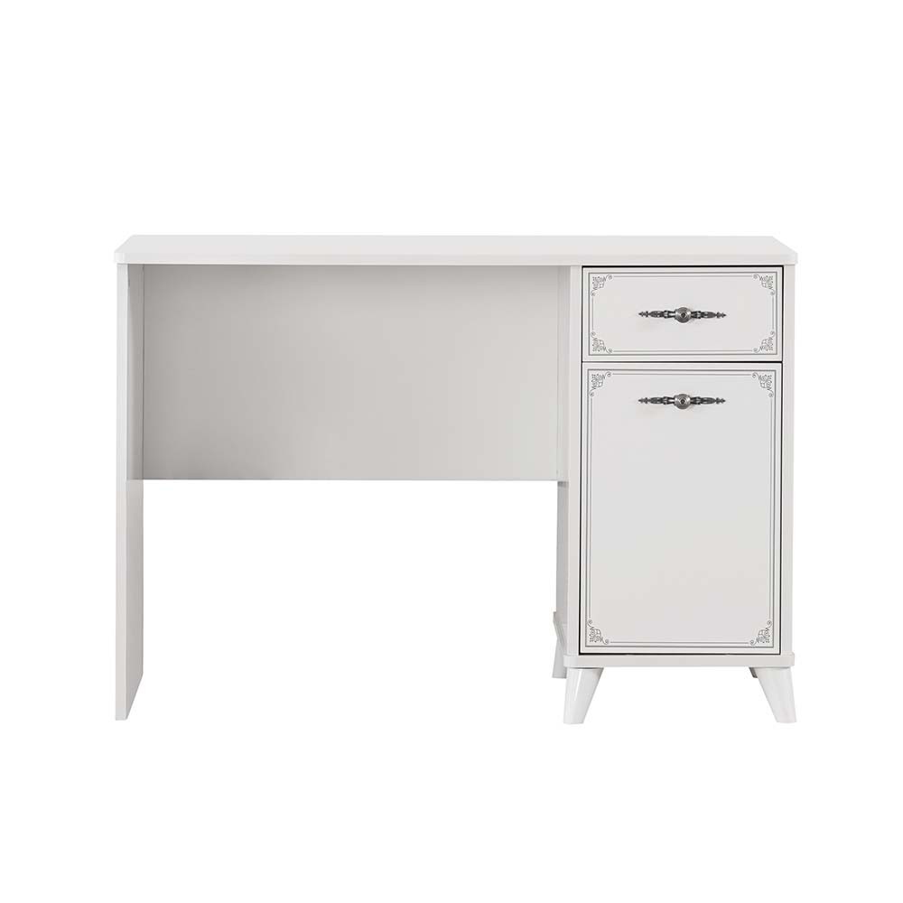 Perla is the desk only for princely and high design rooms