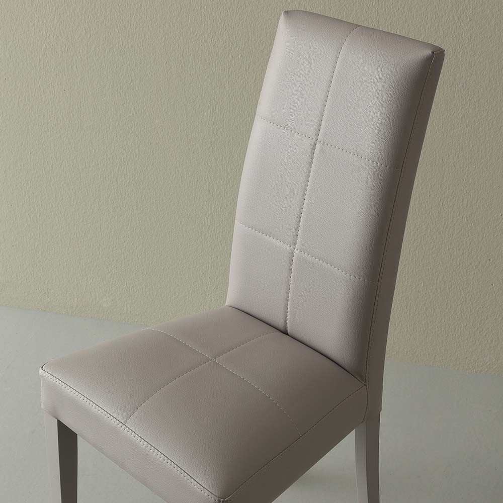 Cadeira moderna La Seggiola Class revestida em couro ecológico
