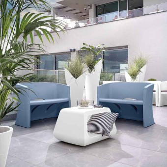 Breeze outdoor sofa by Lyxo available in