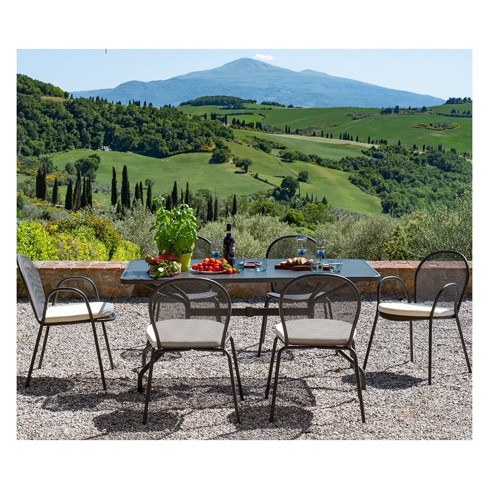Cambi table by Emu suitable for your garden | Kasa-Store