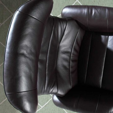 Angel Cerda fauteuil voor woonkamer of kantoor met voetsteun | kasa-store