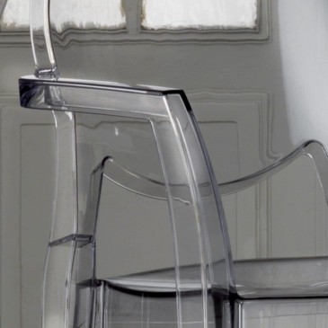 Conjunto de sillas de policarbonato disponible con o sin reposabrazos.