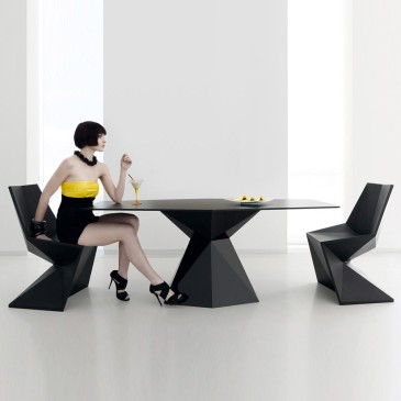 Vondom Vertex-Tisch mit Polyethylenbasis und Laminatplatte, geeignet für den Innen- und Außenbereich