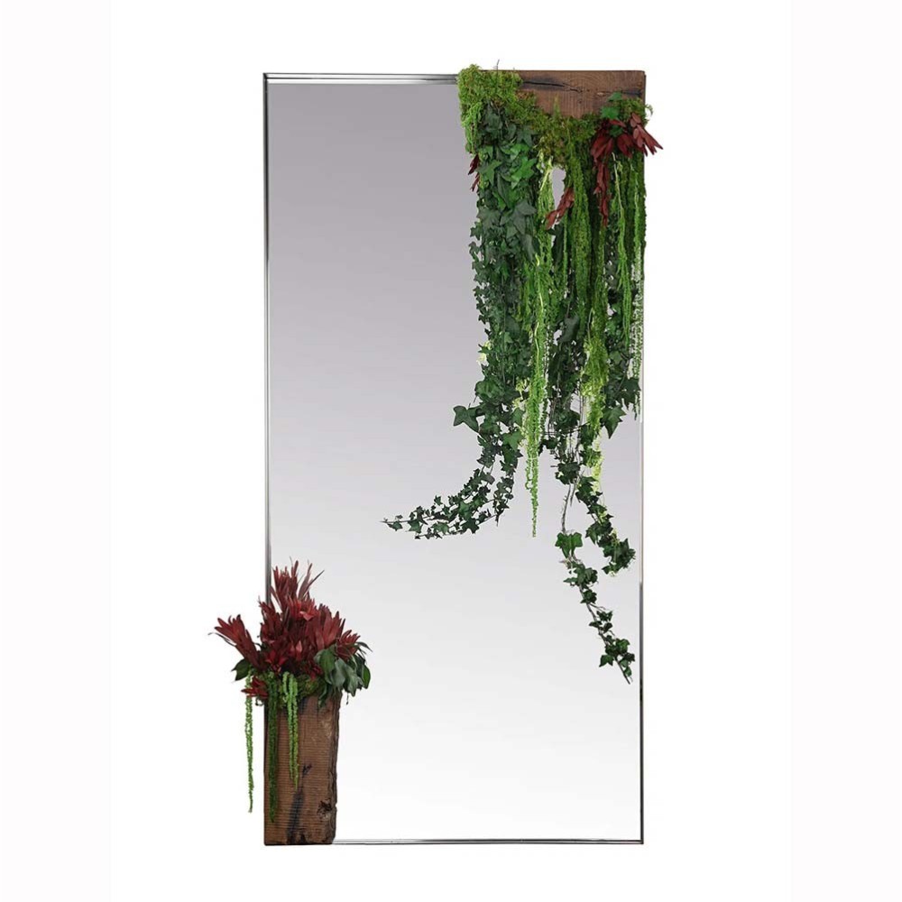 Miroir décoré de fleurs adapté à un mobilier luxueux