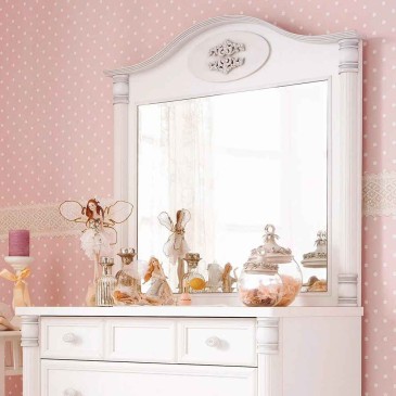Ρομαντική συρταριέρα και αλλαξιέρα, διακοσμημένη, για μικρό κοριτσάκι.