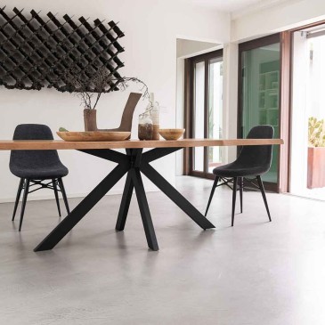 Træbord med jernben ideel til ophold | Kasa-butik