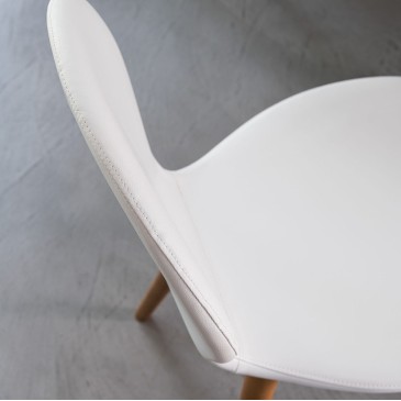 Καρέκλα Laila από σταχτό ξύλο και κάθισμα από οικολογικό δέρμα | Κασά-κατάστημα