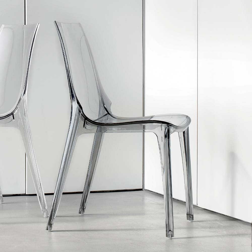 Sett med stoler i transparent polykarbonat