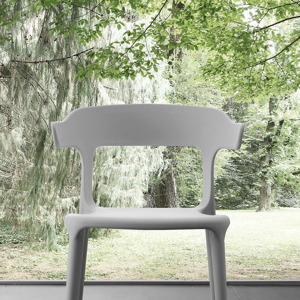 Set of outdoor chairs with armrests in various finishes