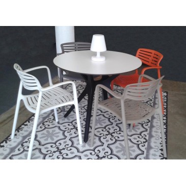 Stapelbarer Outdoor-Stuhl aus Polypropylen von Toledo Aire mit Armlehnen in 5 Farben erhältlich