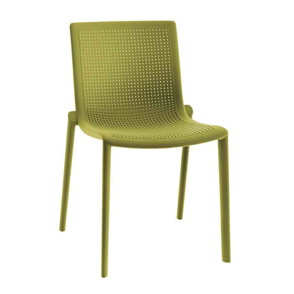 Cómoda y ligera, silla de exterior Beekat disponible en varios colores.