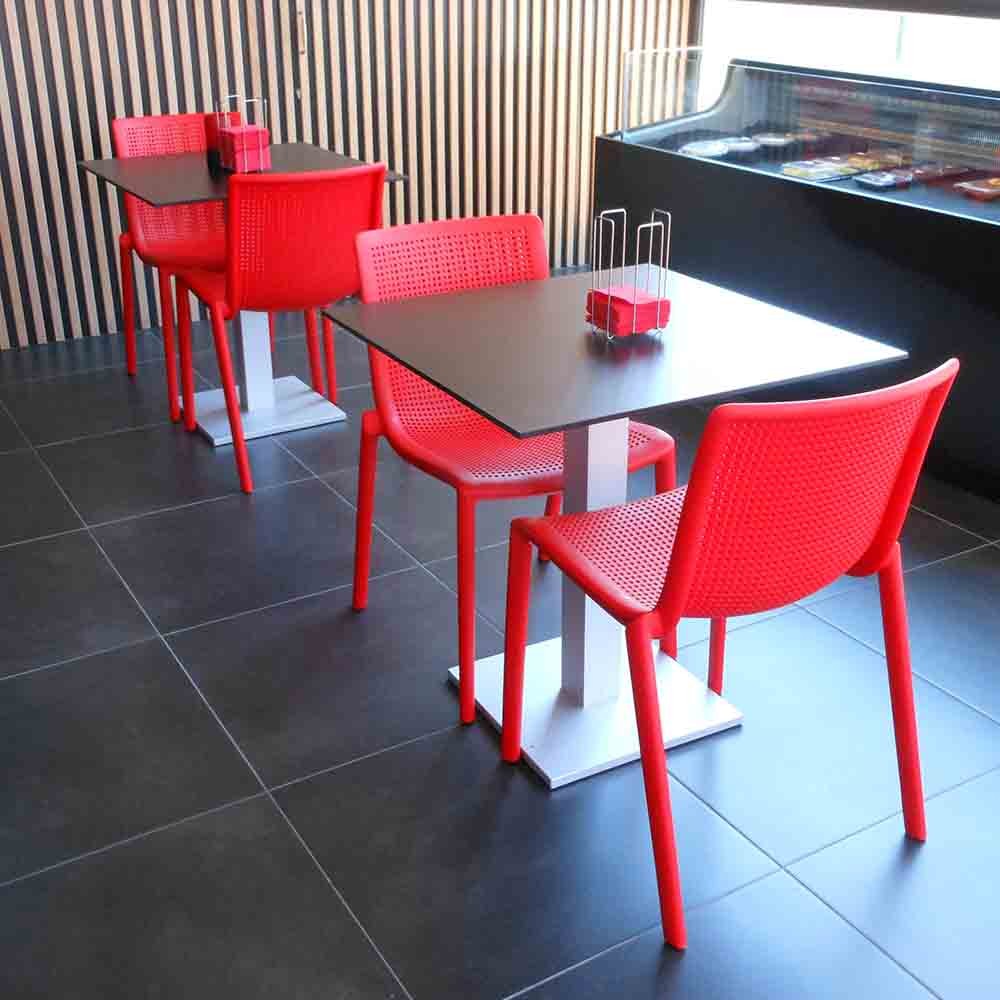 Comoda e leggera, sedia per esterno Beekat disponibile in vari colori.