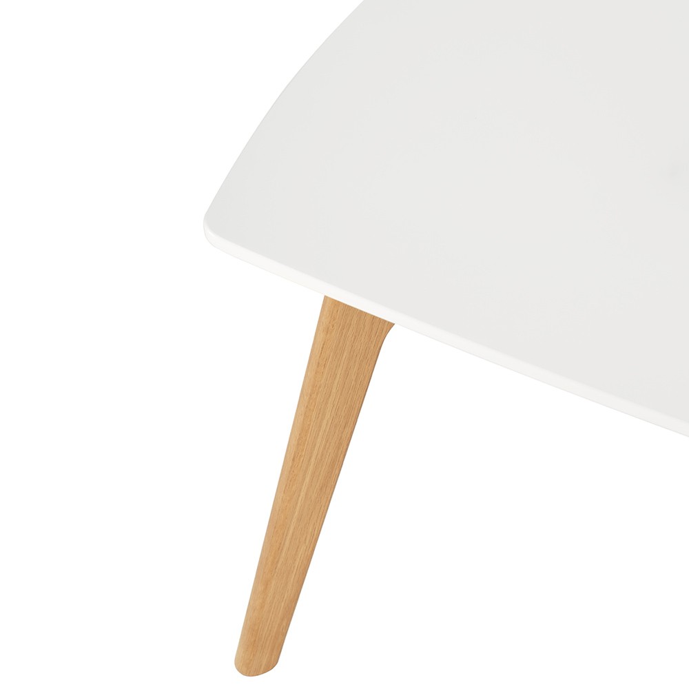 Table basse en bois au design moderne