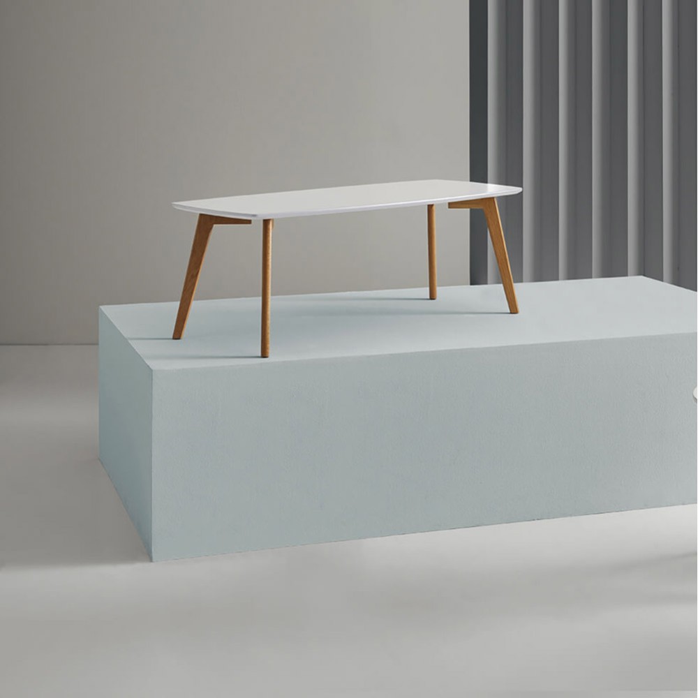 Table basse en bois au design moderne