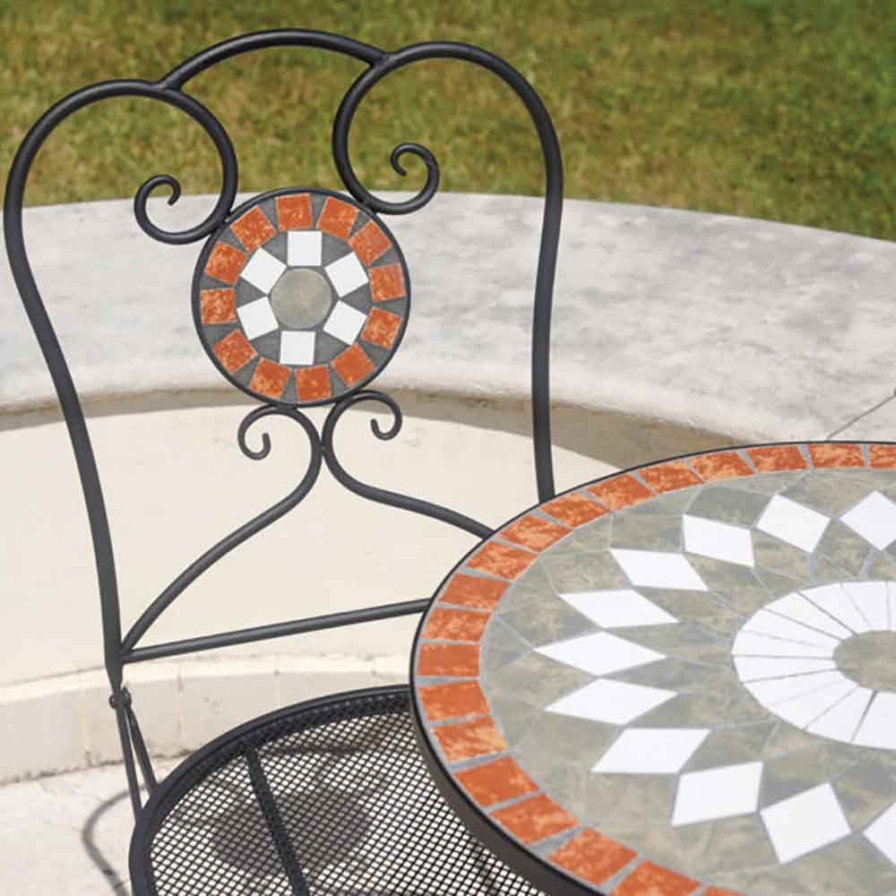 Table d'extérieur vintage en différentes finitions adaptée au jardin