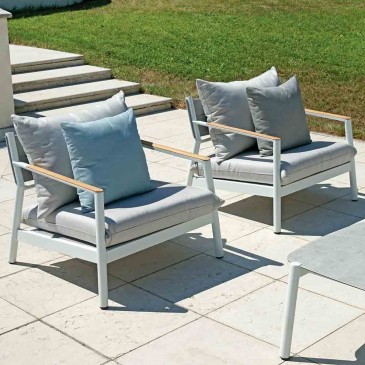 Garden set with sofa and armchairs suitable for the garden