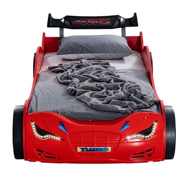 Enkel bilformad säng lämplig för barn med en sportig själ