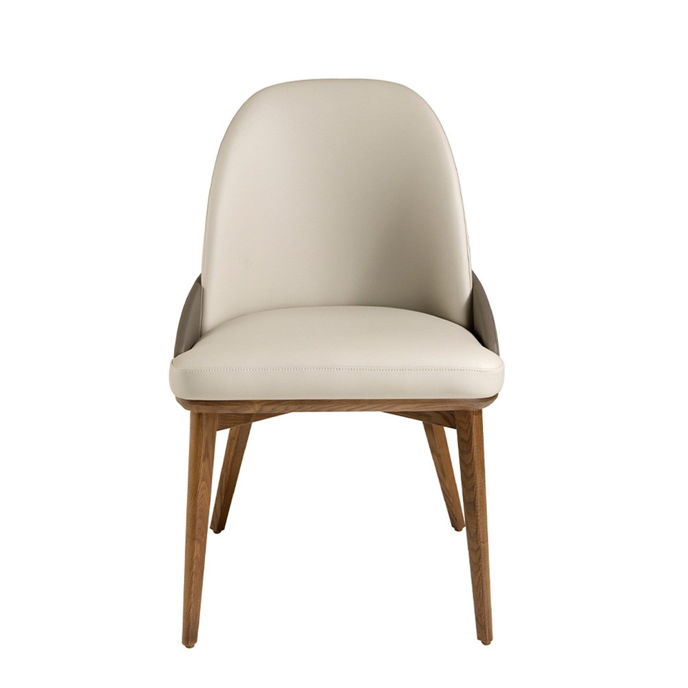 Cadeira de madeira Angel Cerda revestida em imitação de couro