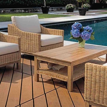 Rattan garden set suitable for gardens or swimming pools