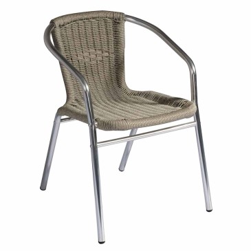 Buitenstoel in aluminium buis bedekt met geplastificeerd stro