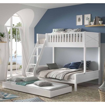 Våningssäng med tre bäddar lämplig för barns sovrum