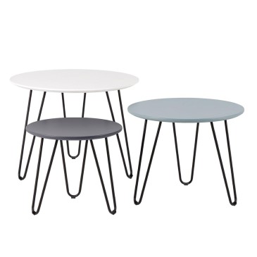 Moderno conjunto de tres mesas de centro en diferentes tamaños y colores.