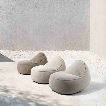 Gepolsterter Sessel für drinnen und draußen in sanften und eleganten Farben