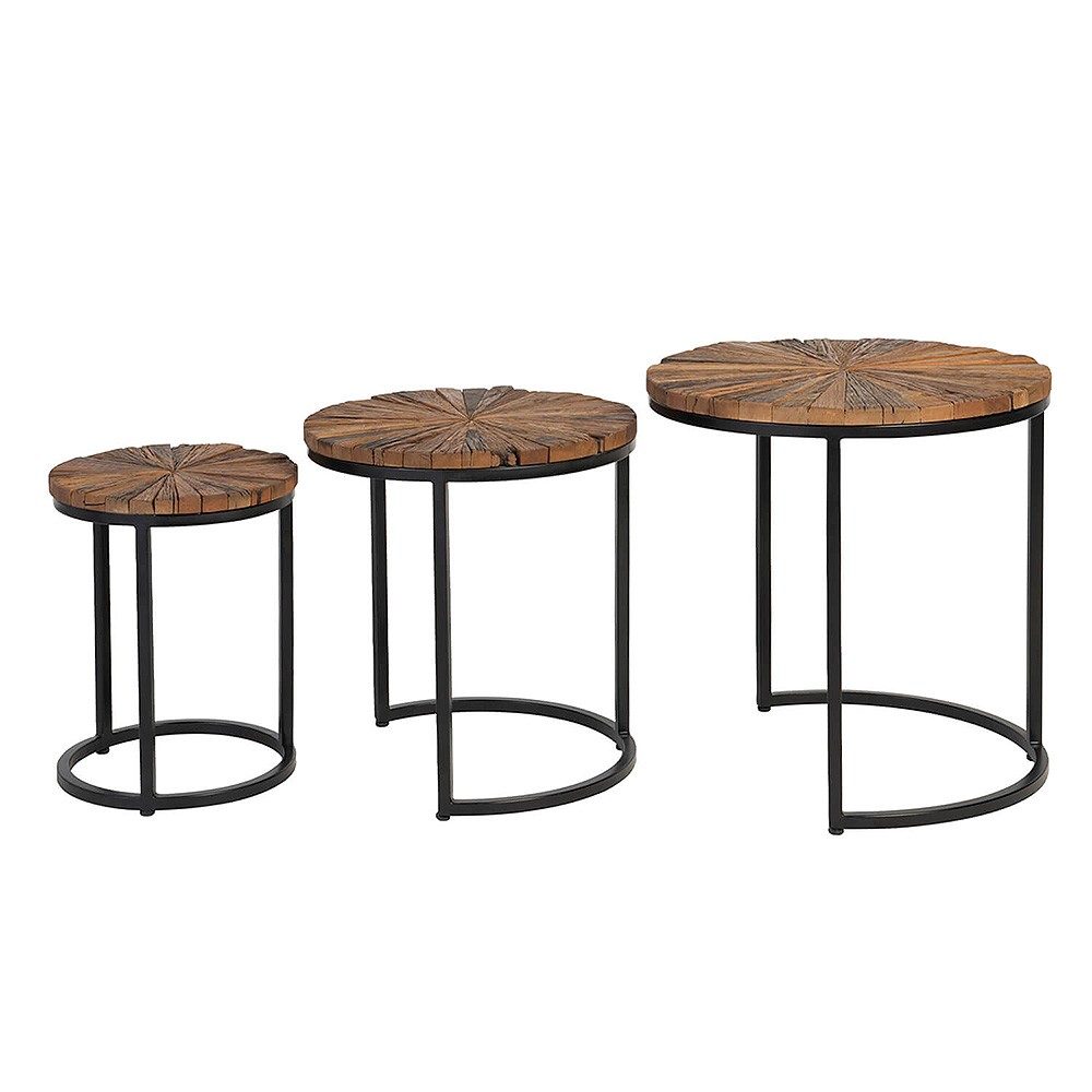 Conjunto de mesas de centro en madera reciclada y estructura de hierro.