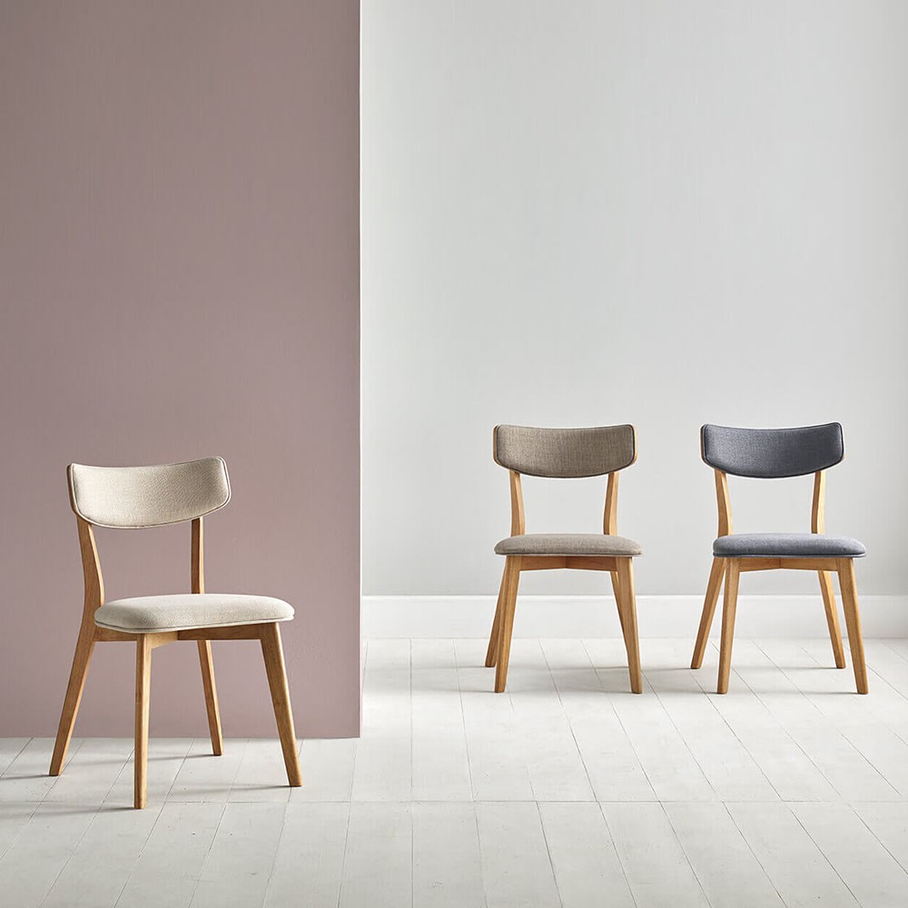 Set van 2 stoelen bekleed met stof met houten structuur