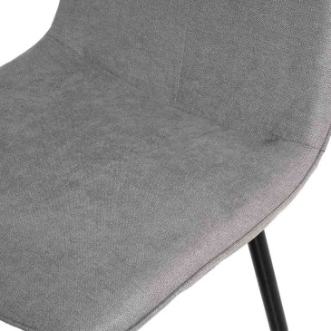 Gewatteerde stoelen bedekt met metalen pootstructuur