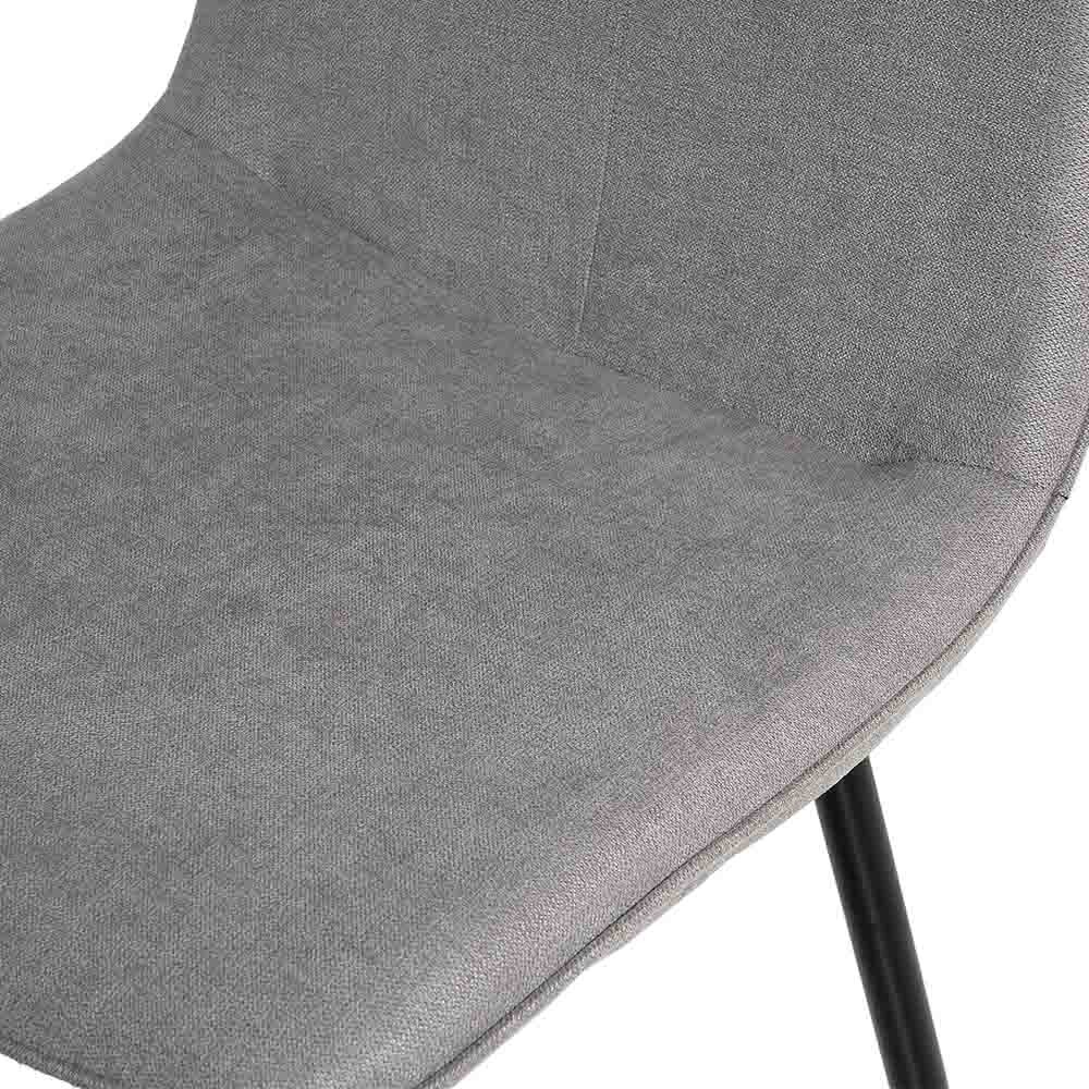 Cadeiras acolchoadas revestidas com estrutura metálica para pernas