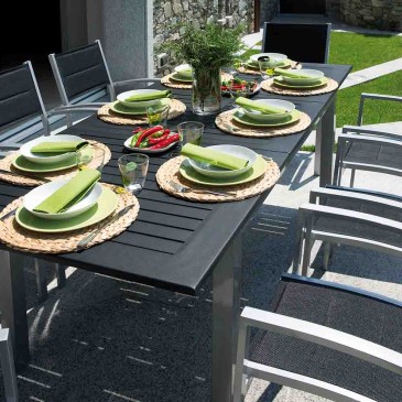 Udtrækkeligt udendørsbord i aluminium velegnet til haver