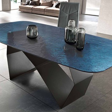 Σταθερό τραπέζι με συμπαγή μεταλλική βάση και εκλεπτυσμένο επάνω μέρος