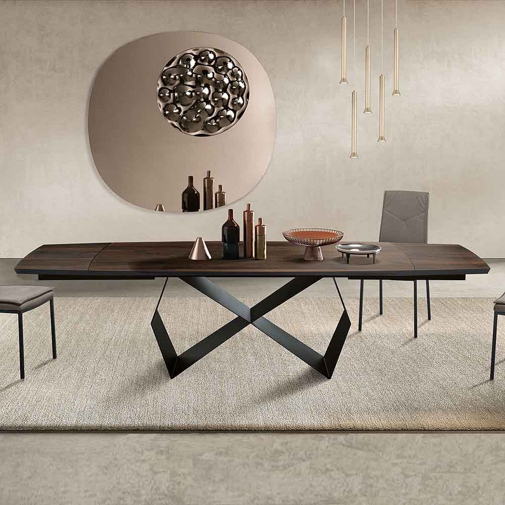Extendable table in wood and metal structure