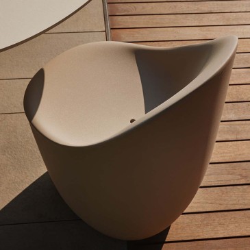 Udendørs stole designet af Elisa Giovannoni for Qeeboo