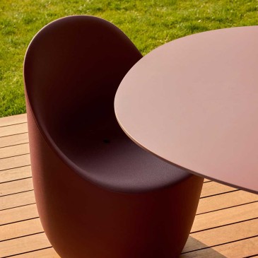 Udendørs stole designet af Elisa Giovannoni for Qeeboo