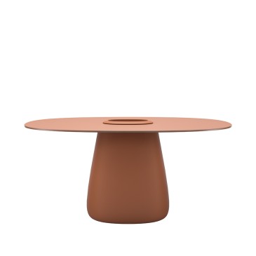 Κομψό και στιβαρό τραπέζι από τη σειρά Cobble της Qeeboo