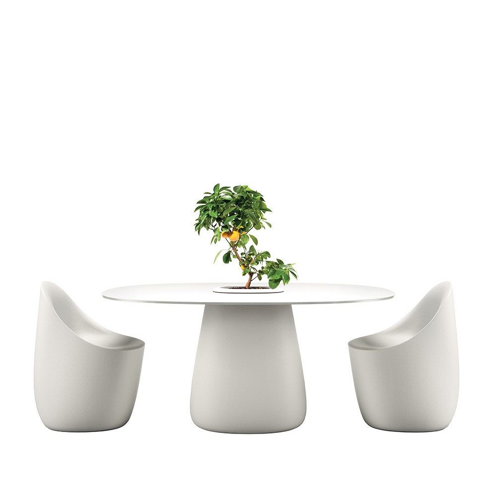 Elegant og robust bord fra Cobble-serien fra Qeeboo