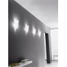Efeitos de luz espetaculares para o candeeiro de parede Bloom, vidro e metal.