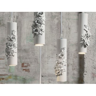 Capodimonte upphängningslampa i matt vit keramik. Lampbelysning 1 x max 35 watt ingår